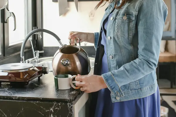 Anak Kos Sering Lapar Malam? Ini Alasan Beli Teko Listrik