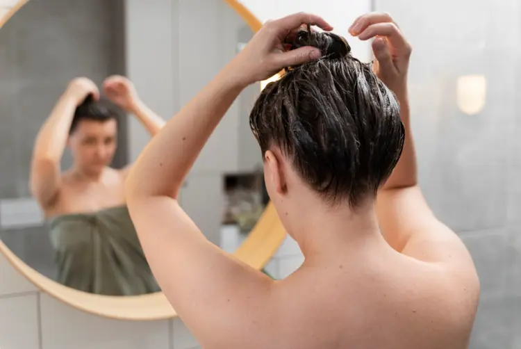 Rutin Pakai Hair Mask, Ini Manfaatnya untuk Rambut Lebih Sehat!