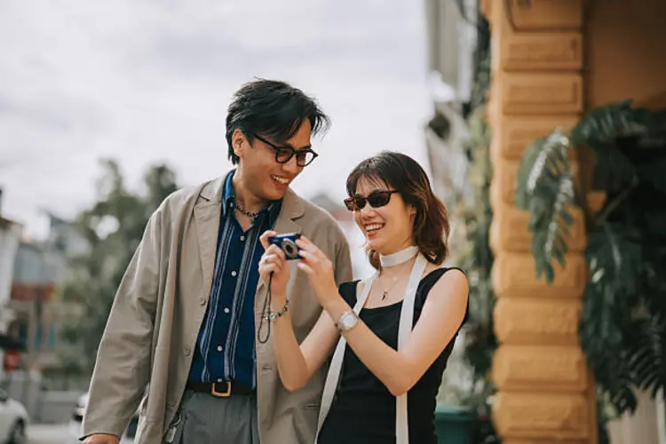 Mau Tampil Kece Saat Merayakan Natal dan Tahun Baru? Cek Dulu Fashion Checklist Anti Ribet Ini!