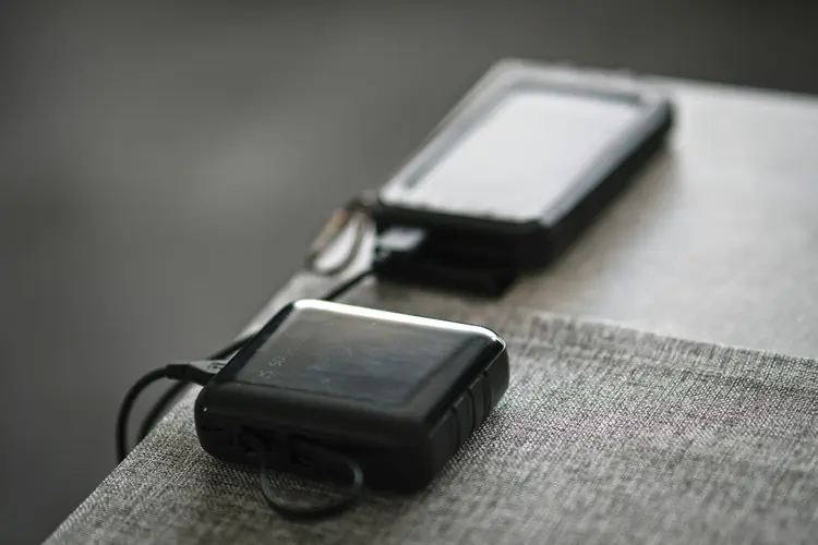 Seukuran Lipstik! Power Bank 5.000 mAh Mini untuk Tas Kecil dan Saku