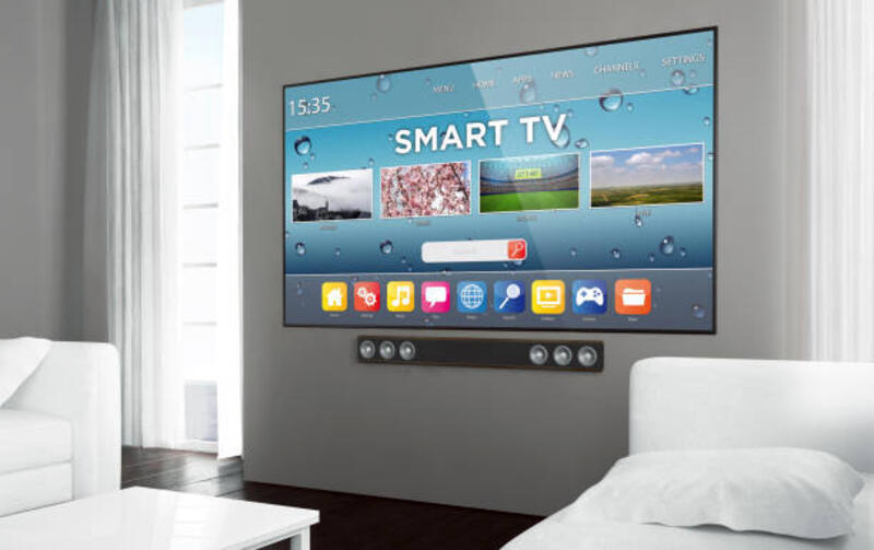 tv televisi layar lebar smart tv - smart tv potret stok, foto, &amp; gambar bebas royalti