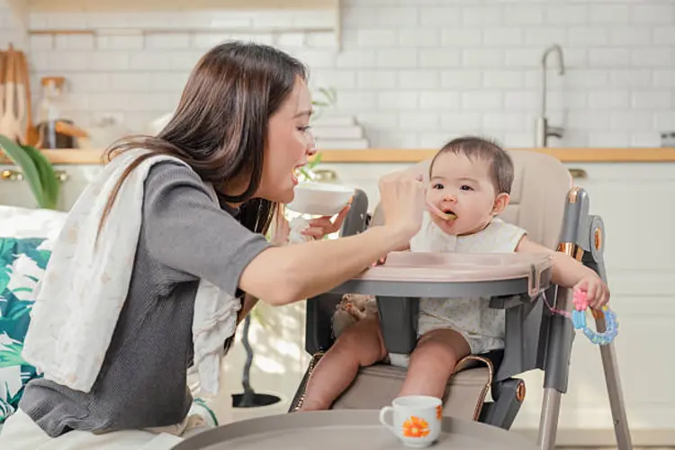 7 Cara Memilih Kursi Makan Bayi yang Aman dan Nyaman
