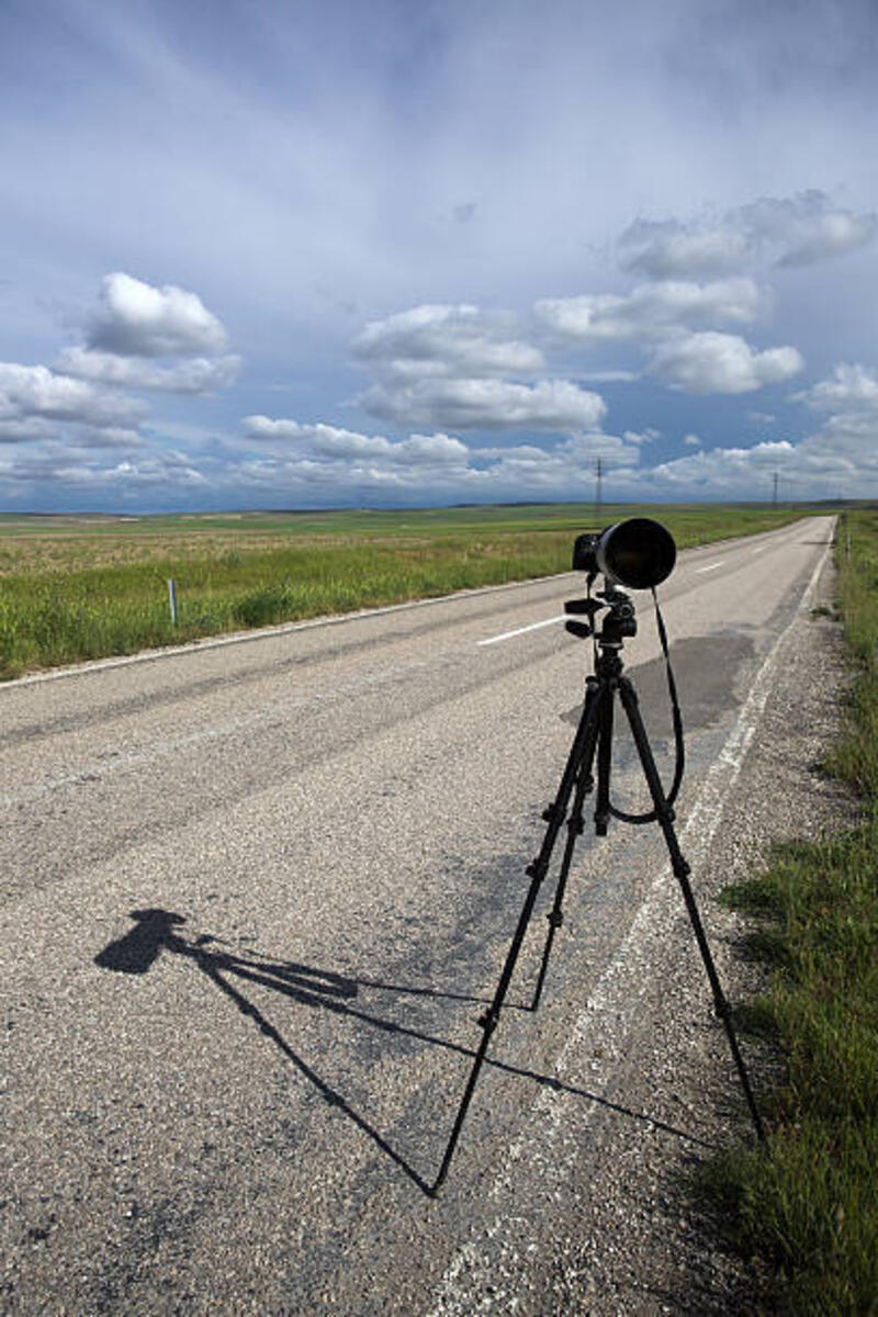 perjalanan fotografi - camera tripod rain potret stok, foto, &amp; gambar bebas royalti