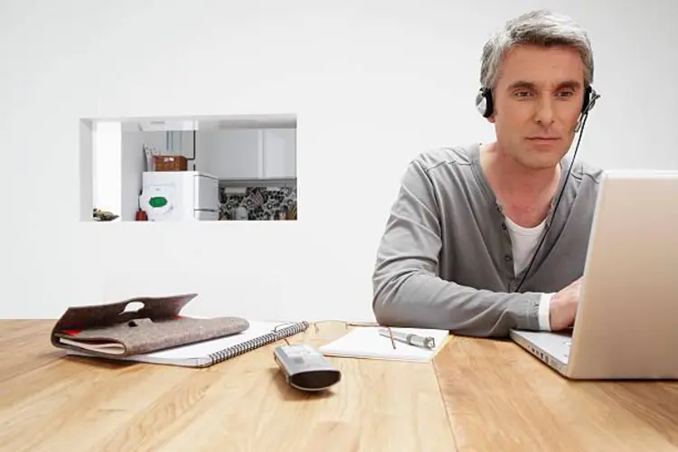 Mengenal Headset Suara Stereo, Apa Bedanya dengan Mono?