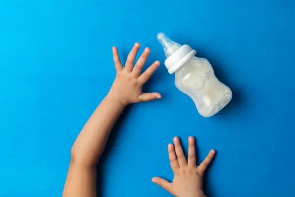 5 Tips Memilih Botol Dot untuk Bayi, Kapan Perlu Diganti?