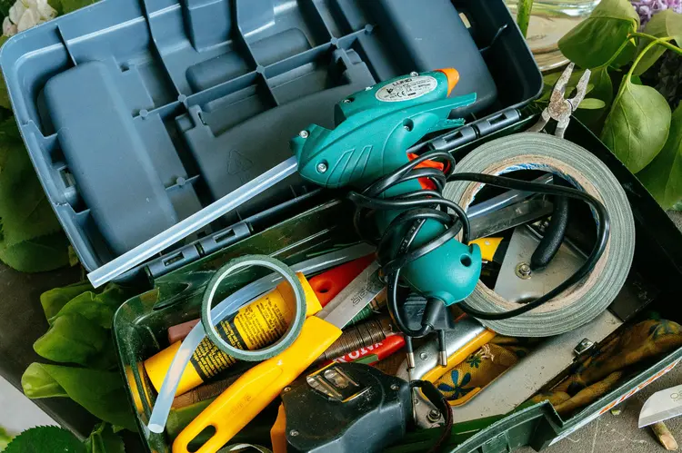 Panas Maksimal atau Aman Sentuh? Panduan Memilih Alat Lem Tembak