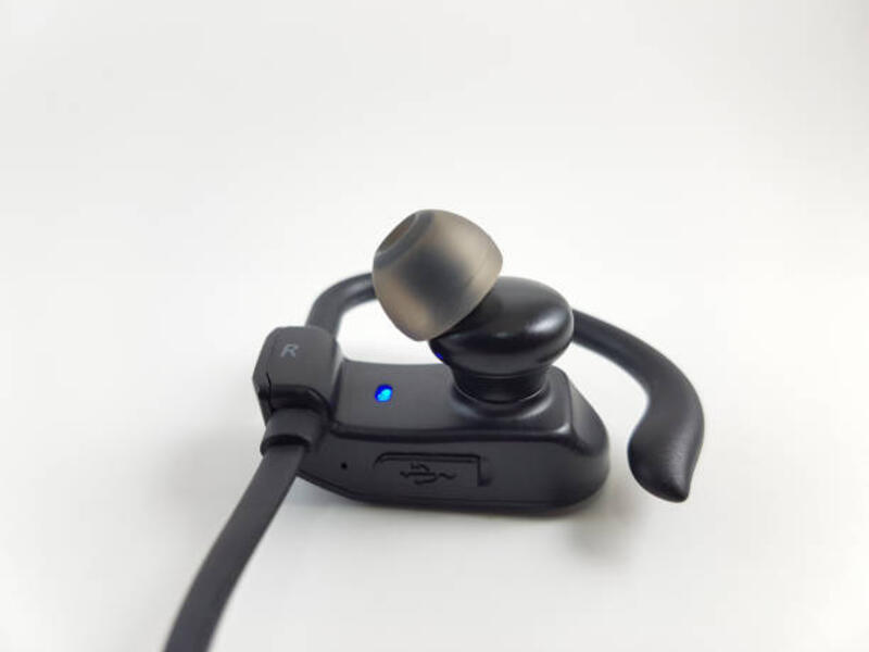 Black Bluetooth Headset, Bluetooth Sport Earphones With Earhook, Isolated on White Background Black Bluetooth Headset, Bluetooth Sport Earphones With Earhook, Isolated on White Background earhook stock pictures, royalty-free photos & images