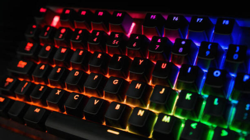 keyboard-backlit-dengan-warna-pelangi-oranye-merah-muda-biru-hijau.jpg (612×344)