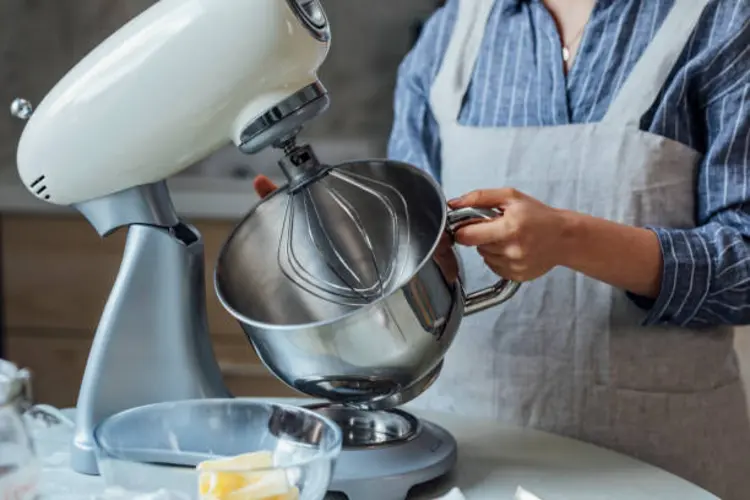 Banyak yang Salah Paham Fungsi Stand Mixer, Ternyata Nggak Cuma Buat Kue