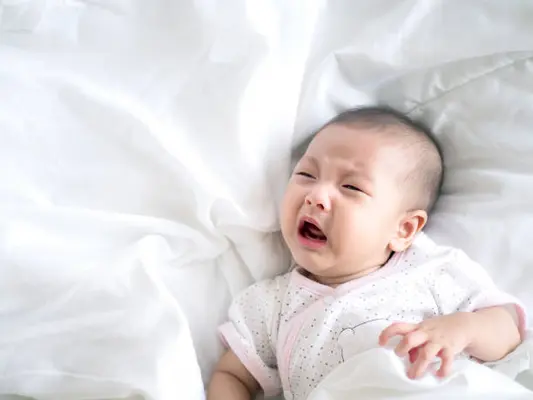 Bayi Sering Rewel Saat Tidur? Ini Penyebab dan Solusinya