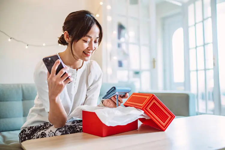 Rekomendasi Kado Dompet Cewek Buat Pacar, Dijamin Dia Pasti Suka!