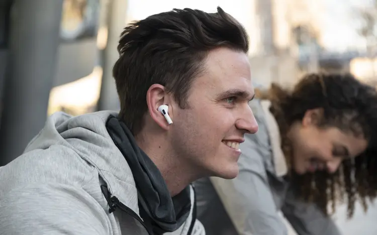 Tim Wireless atau Kabel? Ini Perbedaan Headset dan Earbuds