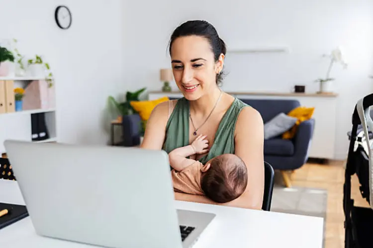 Harus Kembali Kerja Setelah Melahirkan? Ini 5 Hal Penting yang Perlu Kamu Siapkan Biar Nggak Kaget!