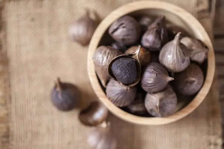 Masih Bingung? Ini Cara Mengonsumsi Black Garlic yang Benar