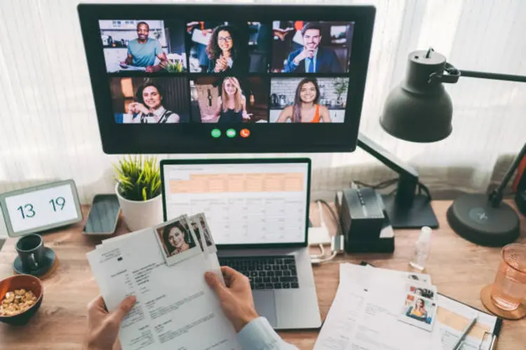 Tips Interview Online Biar Kelihatan Profesional, Meski Pakai Webcam Murah