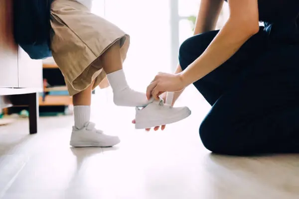 Bunda, Sudah Tahu Cara Memilih Sepatu Anak yang Pas dan Nyaman Dipakai?