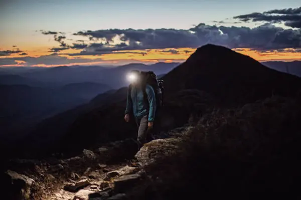 7 Aktivitas Outdoor yang Wajib Punya Senter Kepala, Apa Saja?
