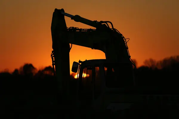 5 Alasan Kenapa Mainan Excavator RC Cocok Buat Koleksi Orang Dewasa Juga
