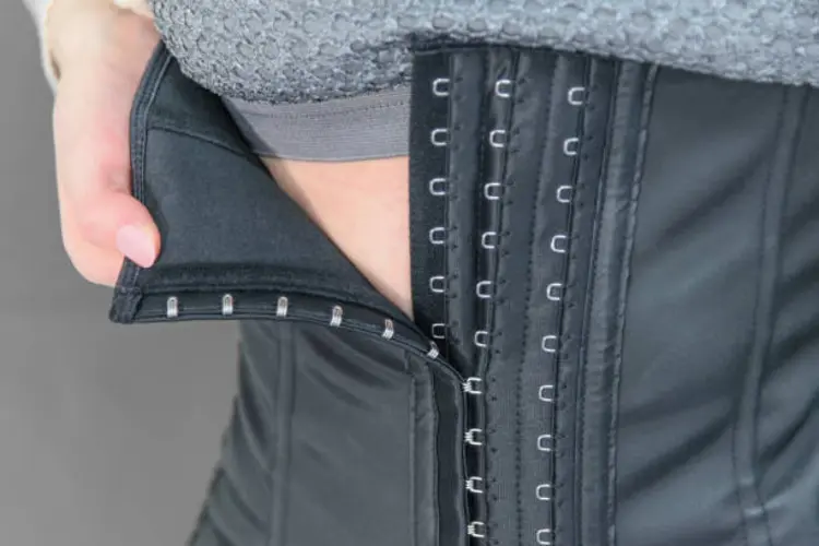 5 Tips Memakai Korset Agar Tidak Sesak dan Tetap Nyaman