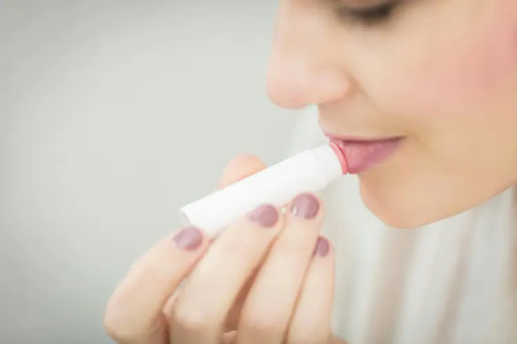 Bukan Cuma Bibir! 5 Life Hack Lip Balm Ini Bikin Makeup Sempurna