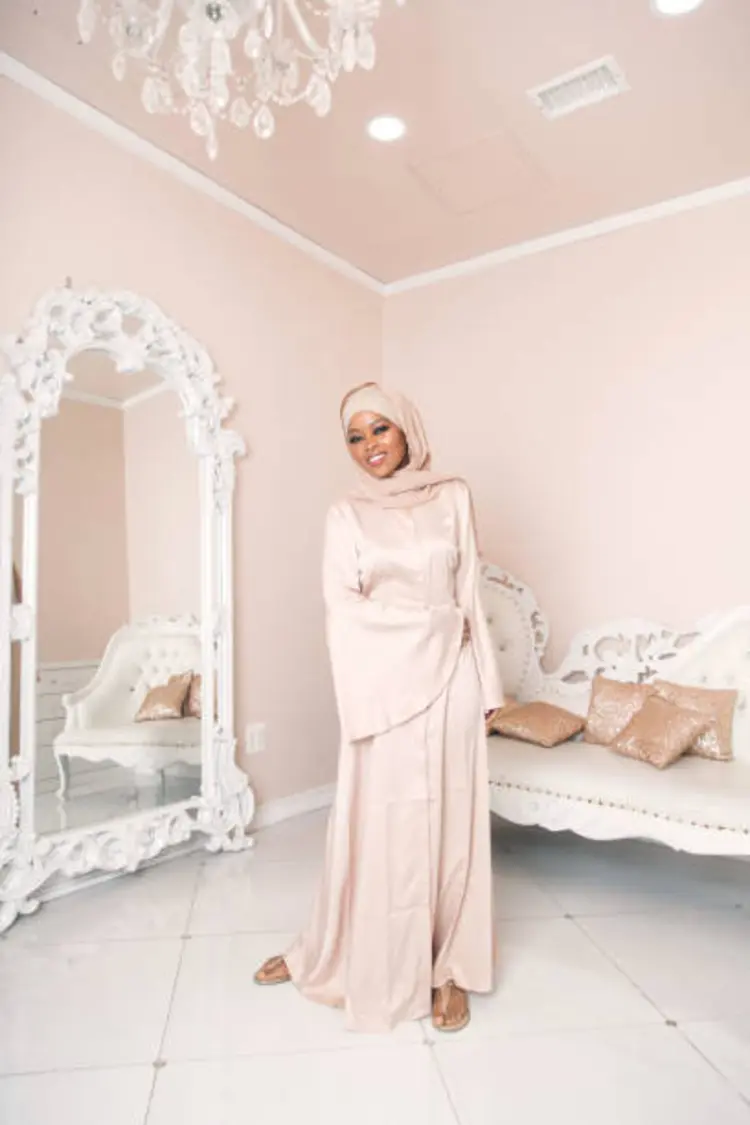 Inspirasi Baju Kondangan Wanita yang Anggun tanpa Ribet