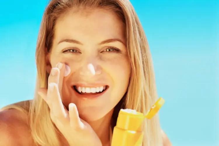 5 Cara Memilih Sunscreen untuk Pemula, Pilih yang Teksturnya Watery Lebih Aman?