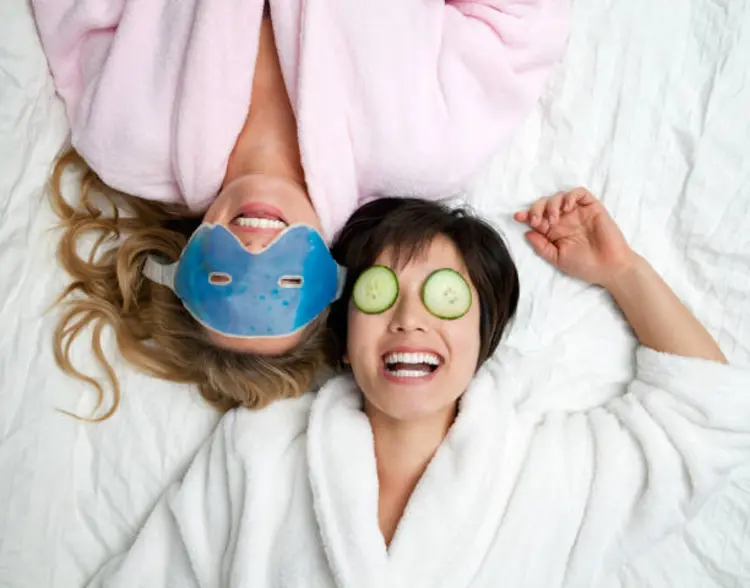 10 Manfaat Sleeping Mask untuk Kulit Wajah, Bikin Glowing di Pagi Hari!