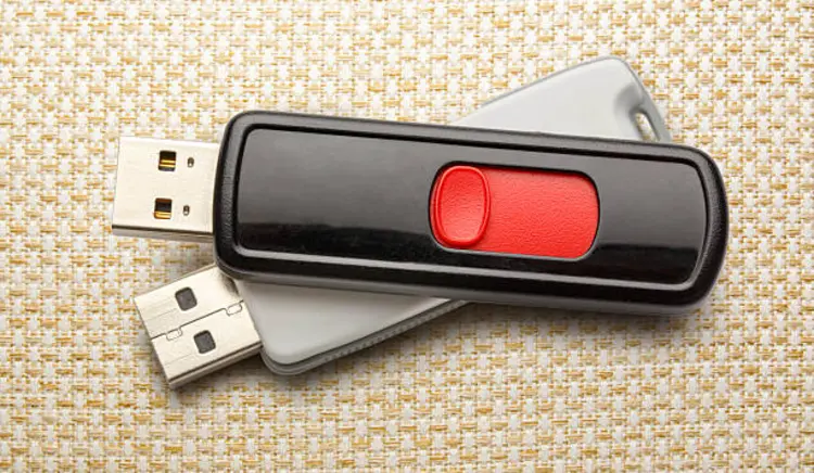 Perbedaan Flashdisk USB 2.0 dan 3.2 yang Wajib Diketahui