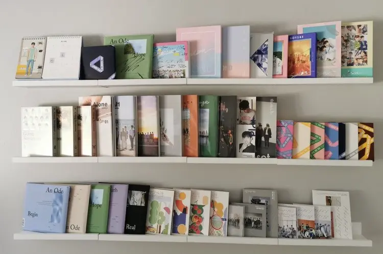 Fans K-pop Wajib Baca! Tips Dekorasi Ruangan dengan Rak Estetik Biar Enggak Berantakan
