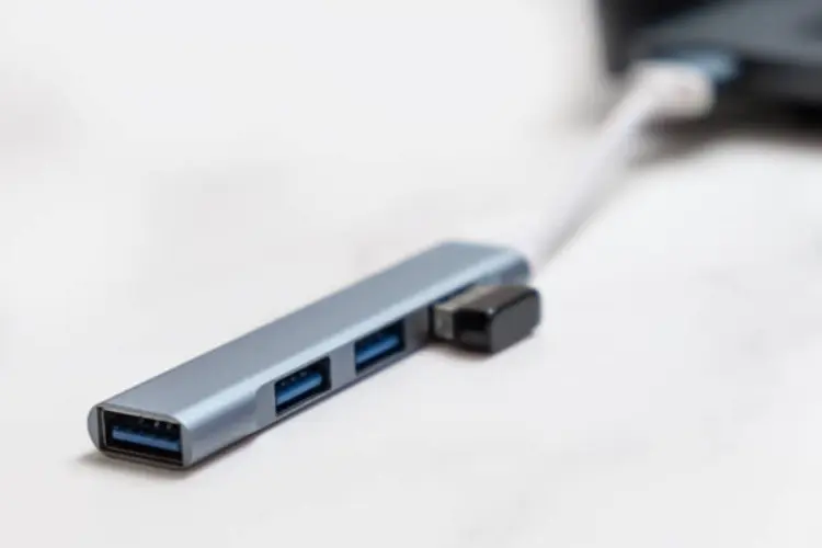 Adapter Hub Bisa untuk Port Apa Saja?  