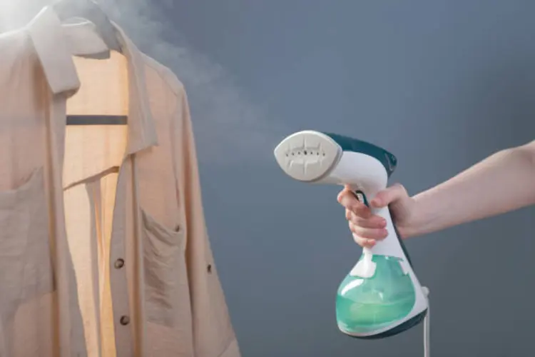 Kapan Waktu yang Tepat Memakai Steamer Daripada Setrika?
