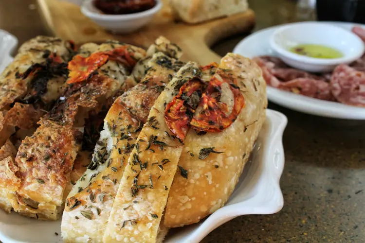Dari Focaccia hingga Fusion Food, Rahasia Bumbu Dapur Khas Italia