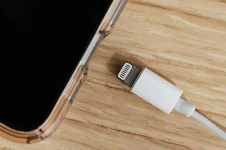 iPhone Lama Masih Pakai Lightning? Ini Solusi Agar Bisa Charge Pakai Kabel Type C