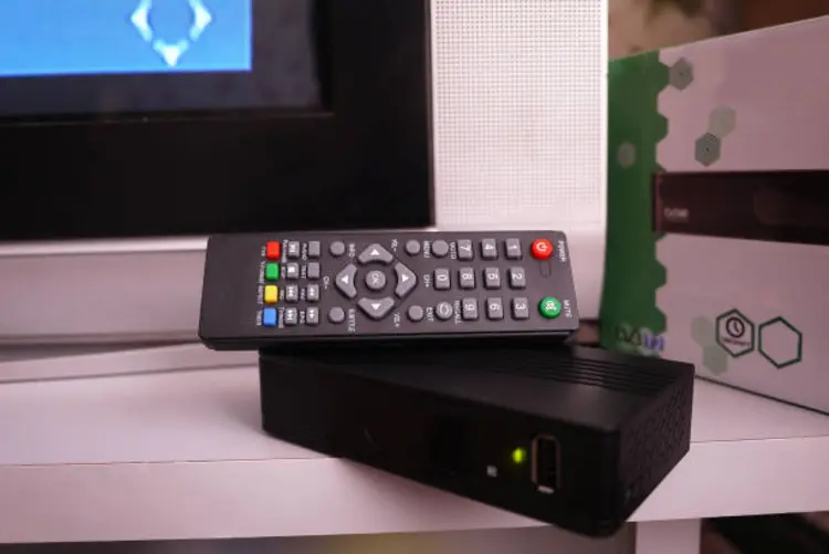 Ganti TV Baru? Nanti Dulu! Cukup Pasang STB TV Digital, TV Lama Auto-Canggih