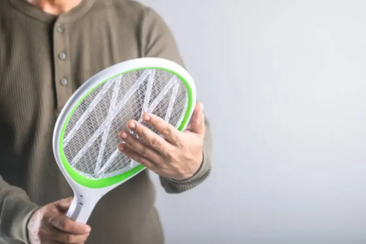 Raket Nyamuk Rechargeable vs Baterai, Mana yang Lebih Ampuh dan Tahan Lama?