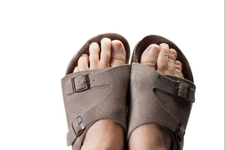 Tampil Rapi Tanpa Ribet dengan Sandal Slide Suede yang Stylish