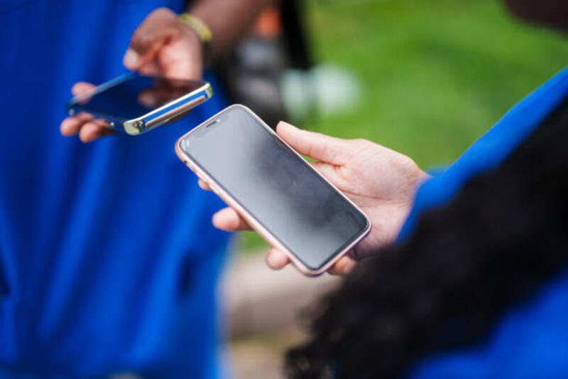 two-people-in-scrubs-using-mobile-phones.jpg (612×408)