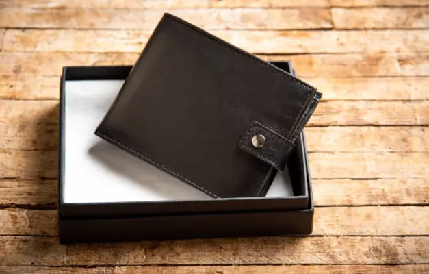 Mau Kasih Dompet ke Ayah dan Papa Mertua? Ini Rekomendasinya