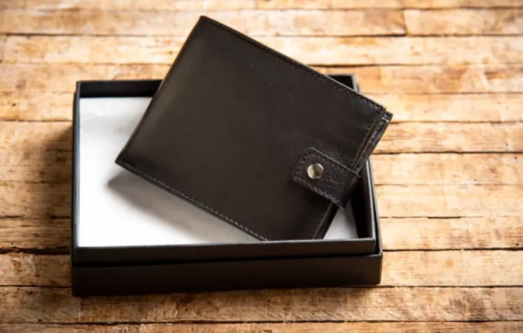 Mau Kasih Dompet ke Ayah dan Papa Mertua? Ini Rekomendasinya