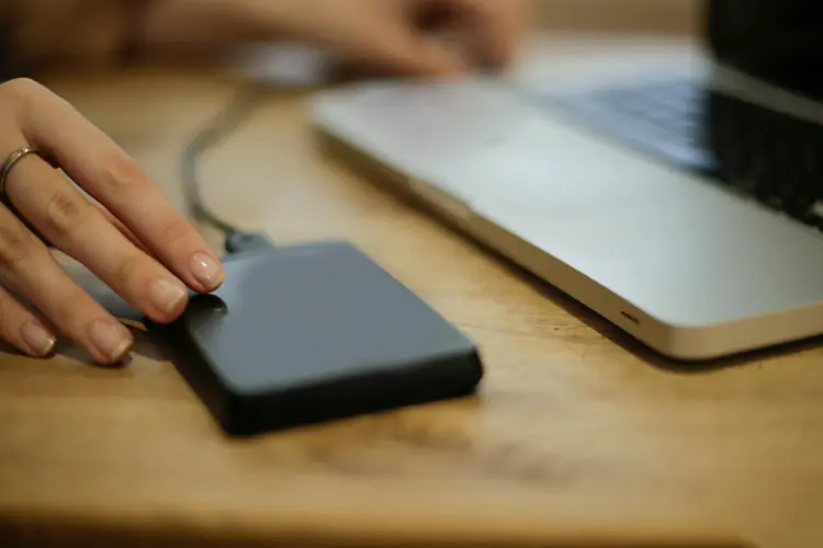 Nggak Berat Nggak Kurang, Powerbank 12000 mAh Solusi Praktis All Day