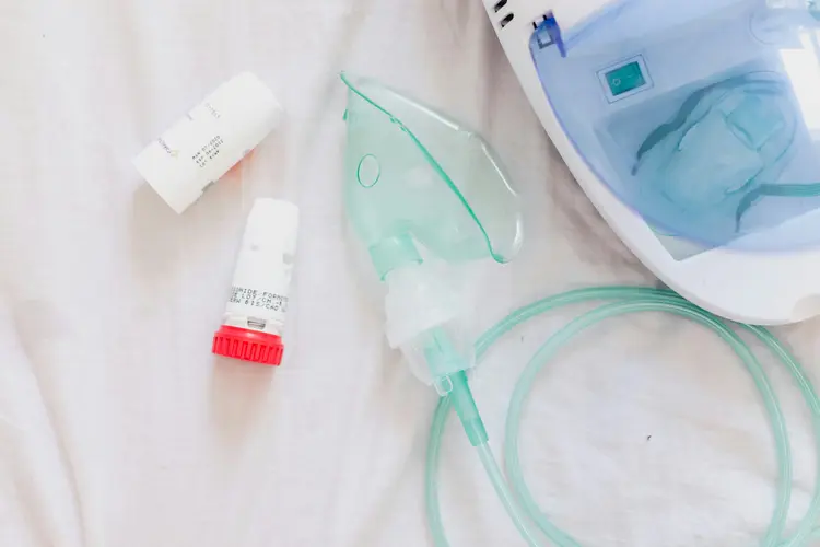Bukan Oksigen Kaleng Biasa! Kenalan Sama Nebulizer, "Si Obat Uap" Penyelamat di Keramaian