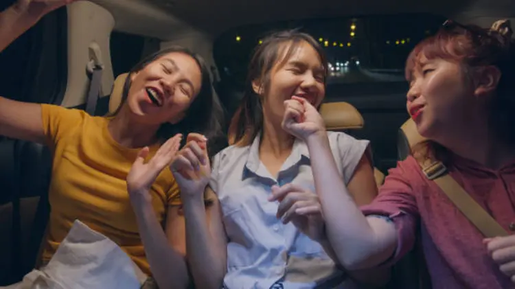 Rutin Karaoke? Itu Latihan Vokal Gratis buat Kamu!