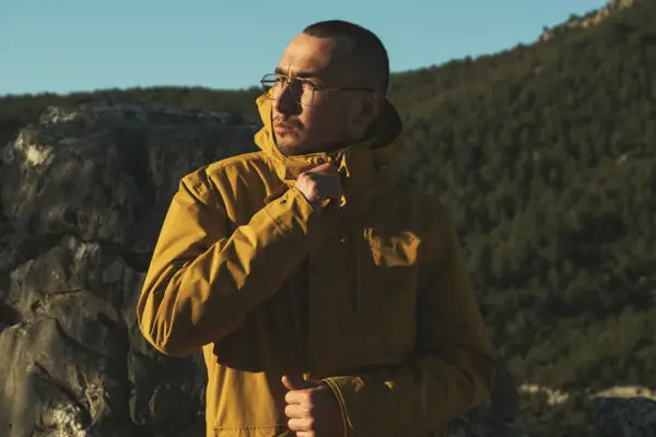 Angin Dingin Ganggu Aktivitas Outdoor? Gunakan Jaket Outdoor Anti Angin!