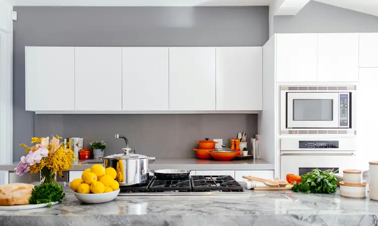 Bikin Kitchen Set? Jangan Lupa 5 Alat Esensial Ini!