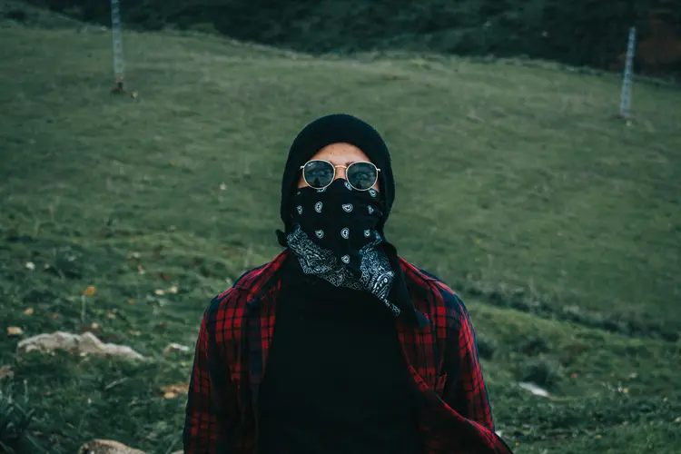 Cara Mudah Pakai Bandana Slayer untuk Tampil Lebih Trendy