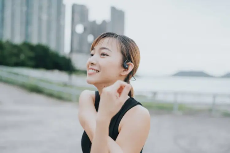 7 Tips Memilih Ear Clip Sport yang Nyaman dan Nggak Mudah Lepas saat Lari
