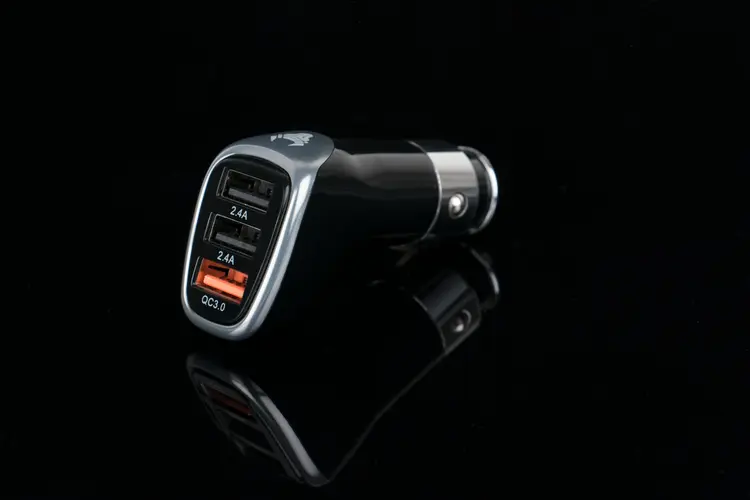 3 Rekomendasi Car Charger Fast Charging Terbaik 2026