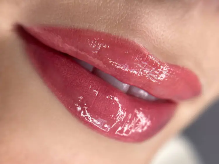 5 Rahasia Bikin Tampilan Bibir Terlihat Glossy, Sehat, dan Sexy Seharian!