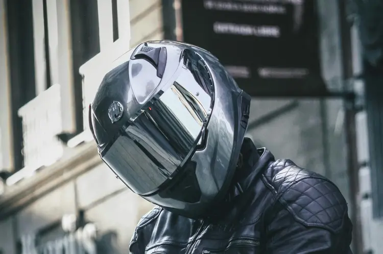 Biar Helm Nggak Bau Apek & Berembun, Begini Cara Rawatnya!