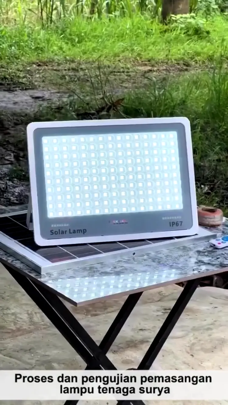 lampu tenaga surya otomatis  lampu tenaga matahari 1500W led surya solar cell outdoor panel IP67